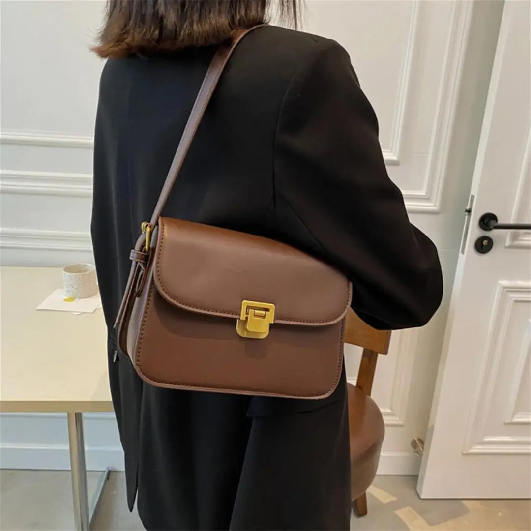 Bolsas, Bolsa, Bolsas de Couro, Bolsa Feminina, Bolsa de Couro Sofisticada, Bolsa Ombro Baguete, Bolsa Feminina em Couro, Bolsa de Couro, Bolsa Tote Premium, Bolsa de Ombro Baguete, Bolsa Premium Feminina, Bolsa Feminina Luxuosa, Bolsa Baguete Feminina, Bolsa de Couro Grande