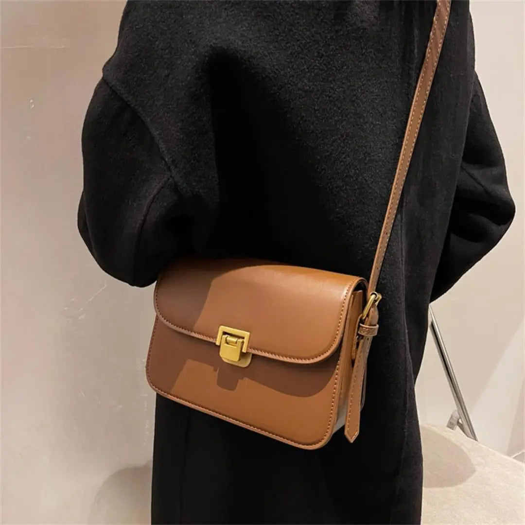 Bolsas, Bolsa, Bolsas de Couro, Bolsa Feminina, Bolsa de Couro Sofisticada, Bolsa Ombro Baguete, Bolsa Feminina em Couro, Bolsa de Couro, Bolsa Tote Premium, Bolsa de Ombro Baguete, Bolsa Premium Feminina, Bolsa Feminina Luxuosa, Bolsa Baguete Feminina, Bolsa de Couro Grande